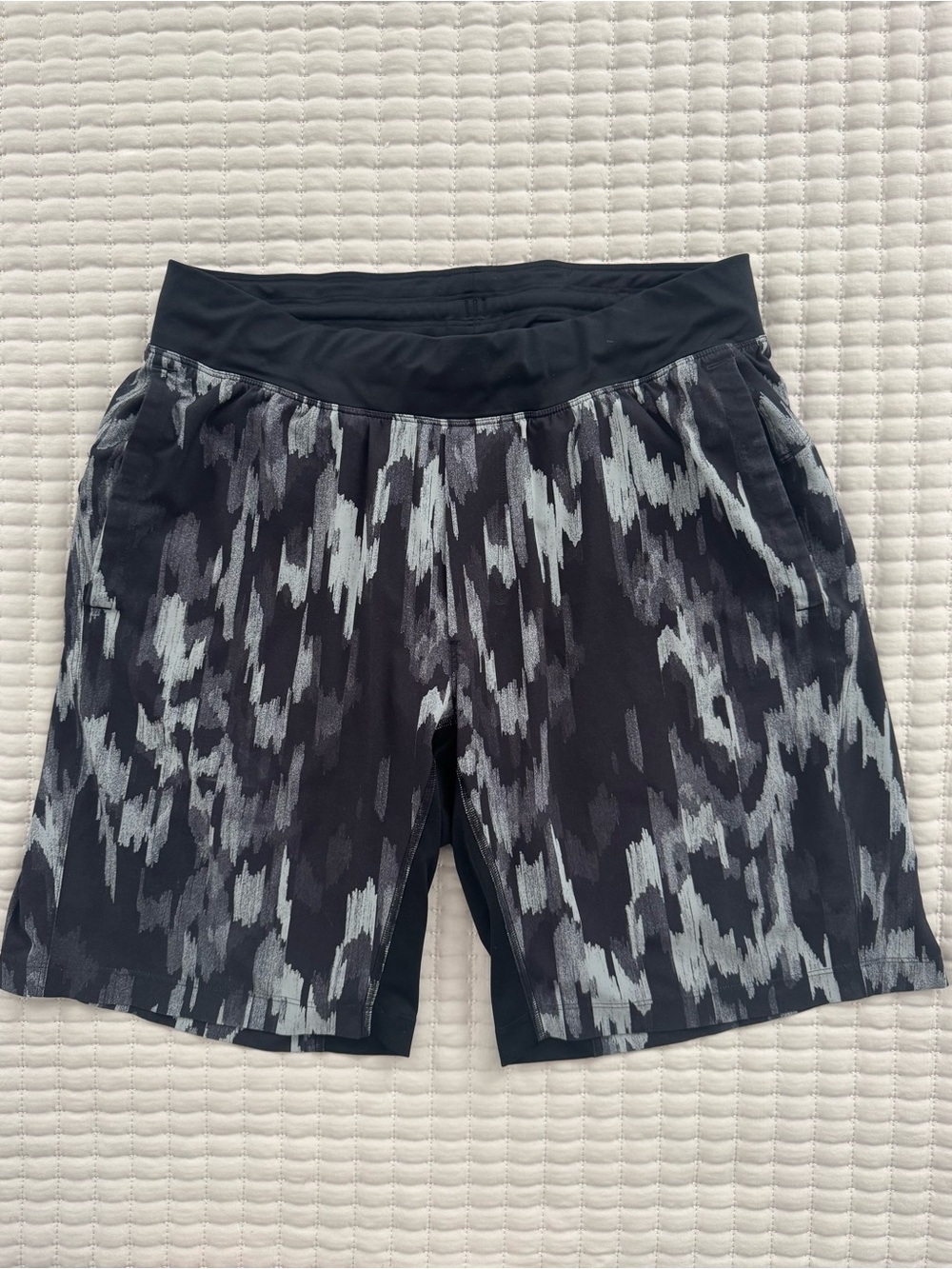 Lululemon Rock Face Mercury Black Print T.H.E. Short *Luxtreme Liner 9" Men’s L